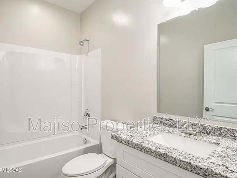 1224 N 13th Ave - Photo 3 of 6