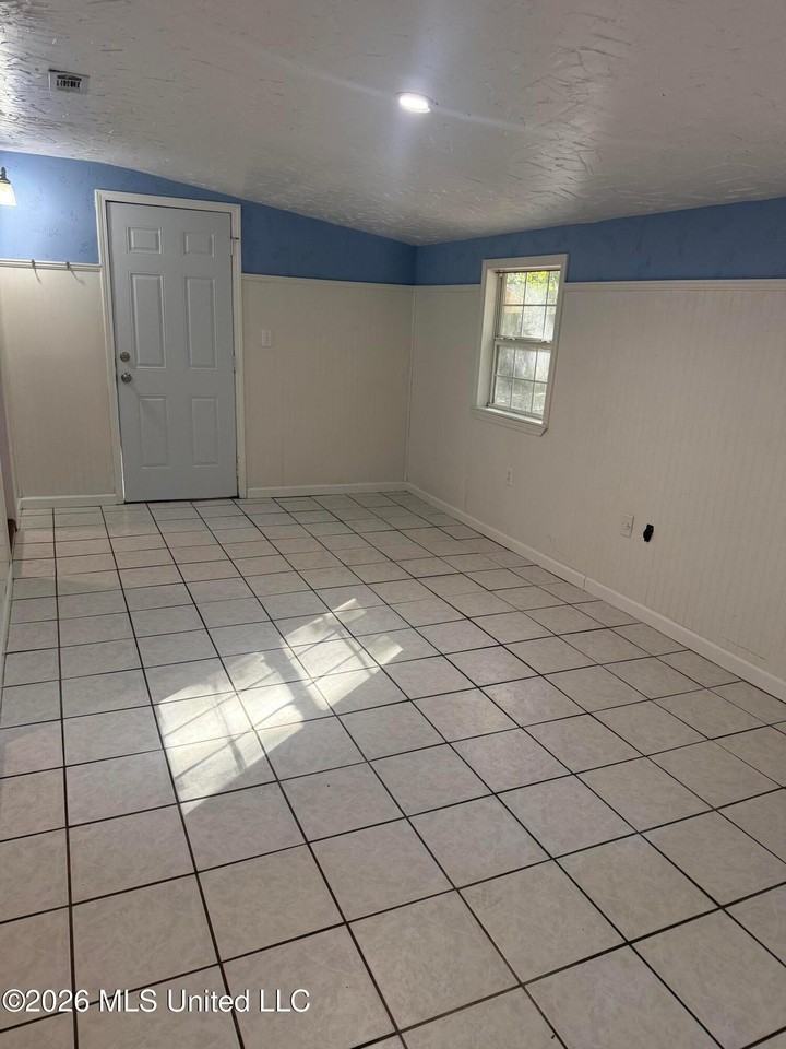 3217 N 2nd St - Photo 4 of 12