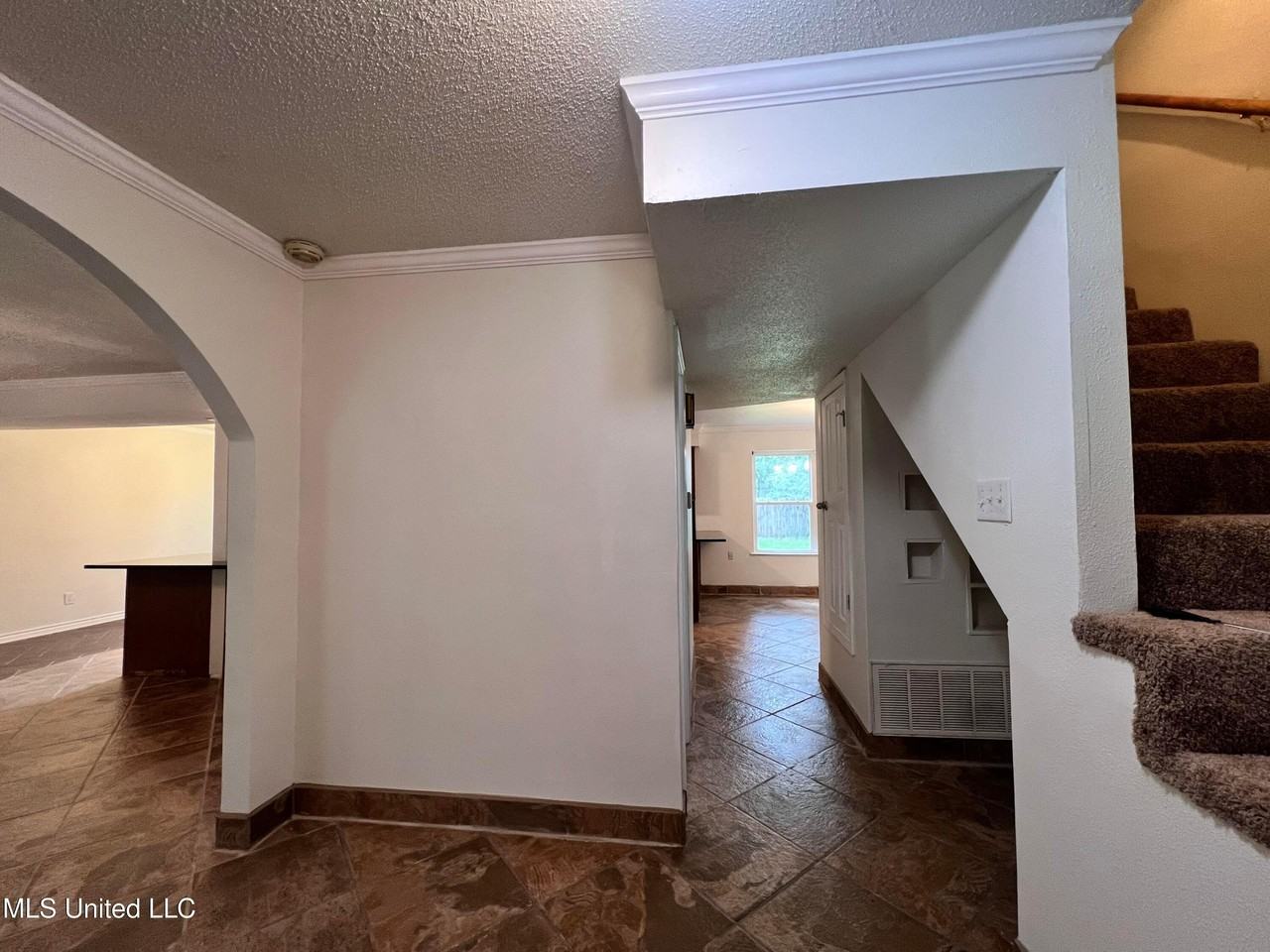 2418 Northridge Dr - Photo 2 of 28