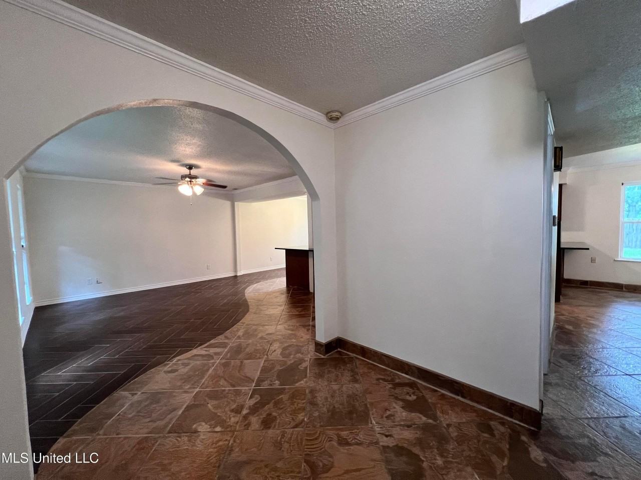 2418 Northridge Dr - Photo 3 of 28