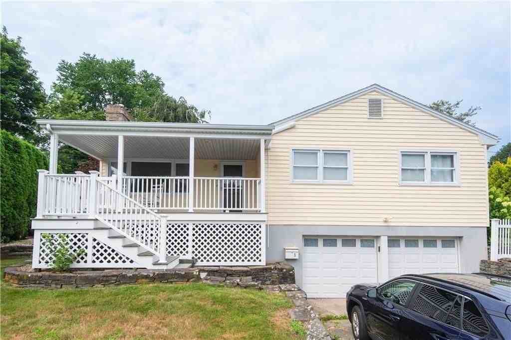 5 Sherri Ln