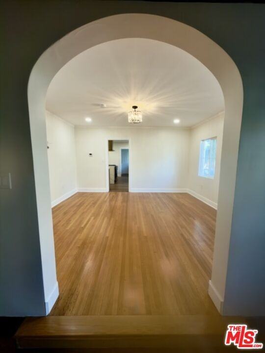 803 S Mansfield Ave - Photo 6 of 36