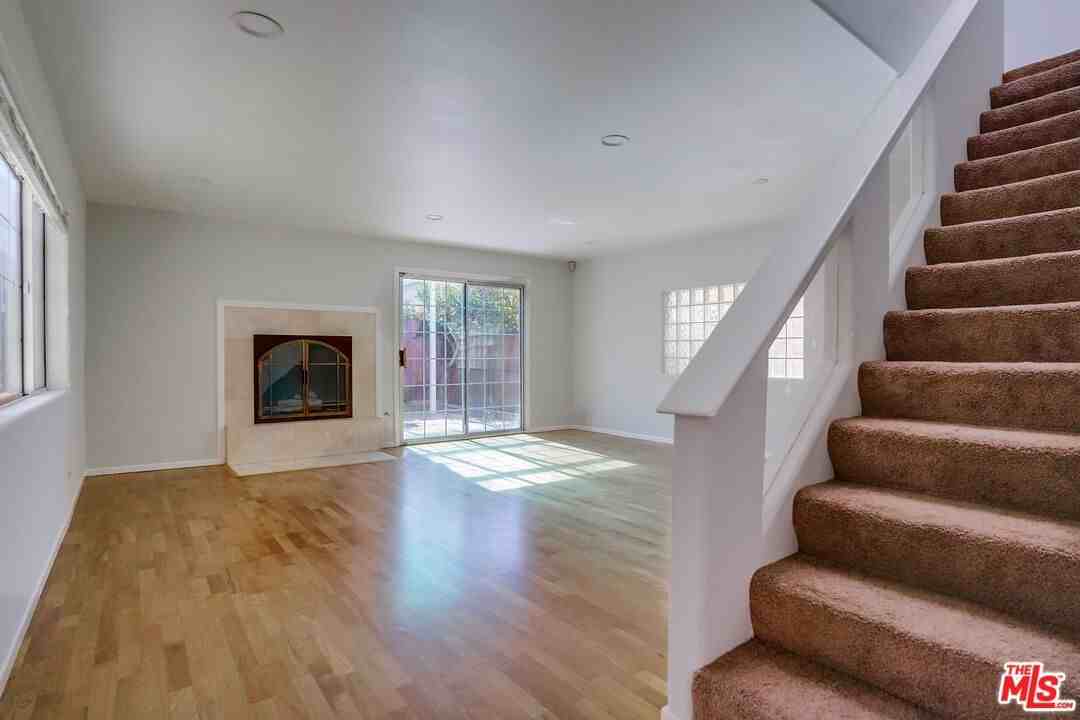 1718 Van Horne Ln - Photo 7 of 42