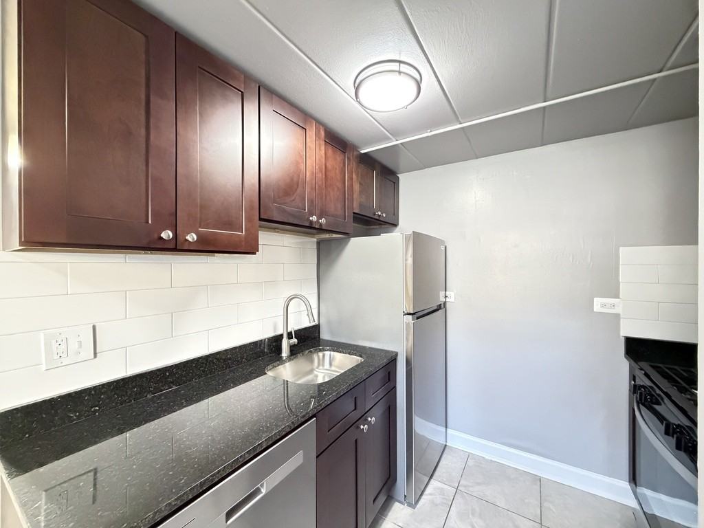 9610 Ivanhoe Ave #8 - Photo 3 of 21