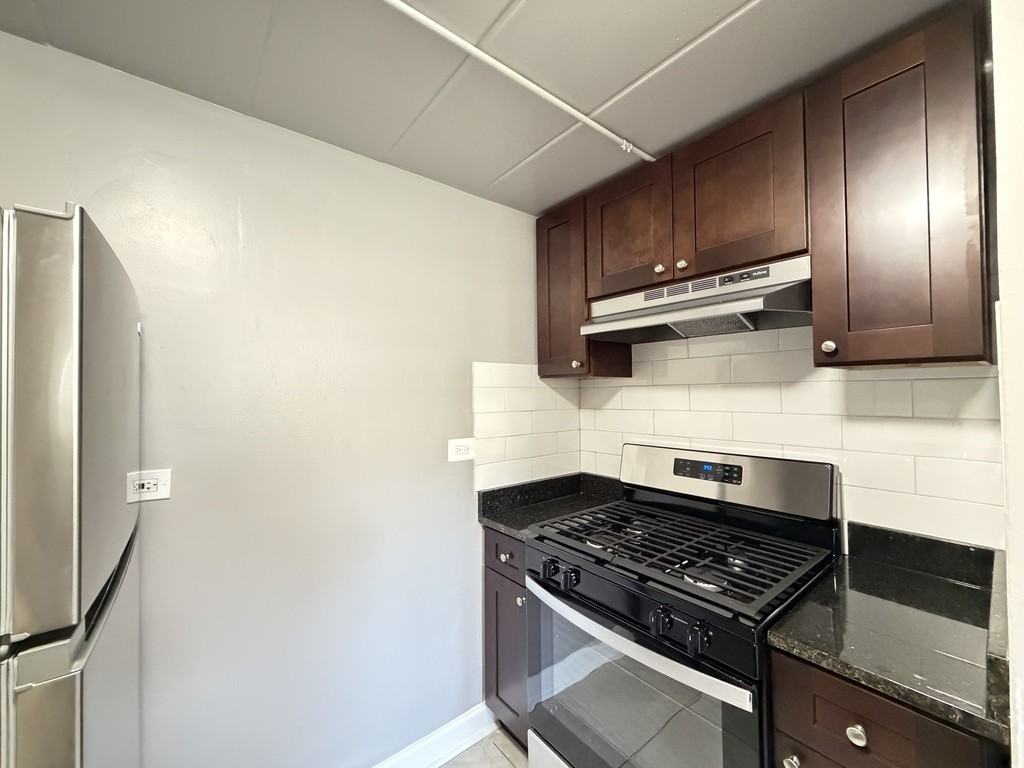 9610 Ivanhoe Ave #8 - Photo 4 of 21