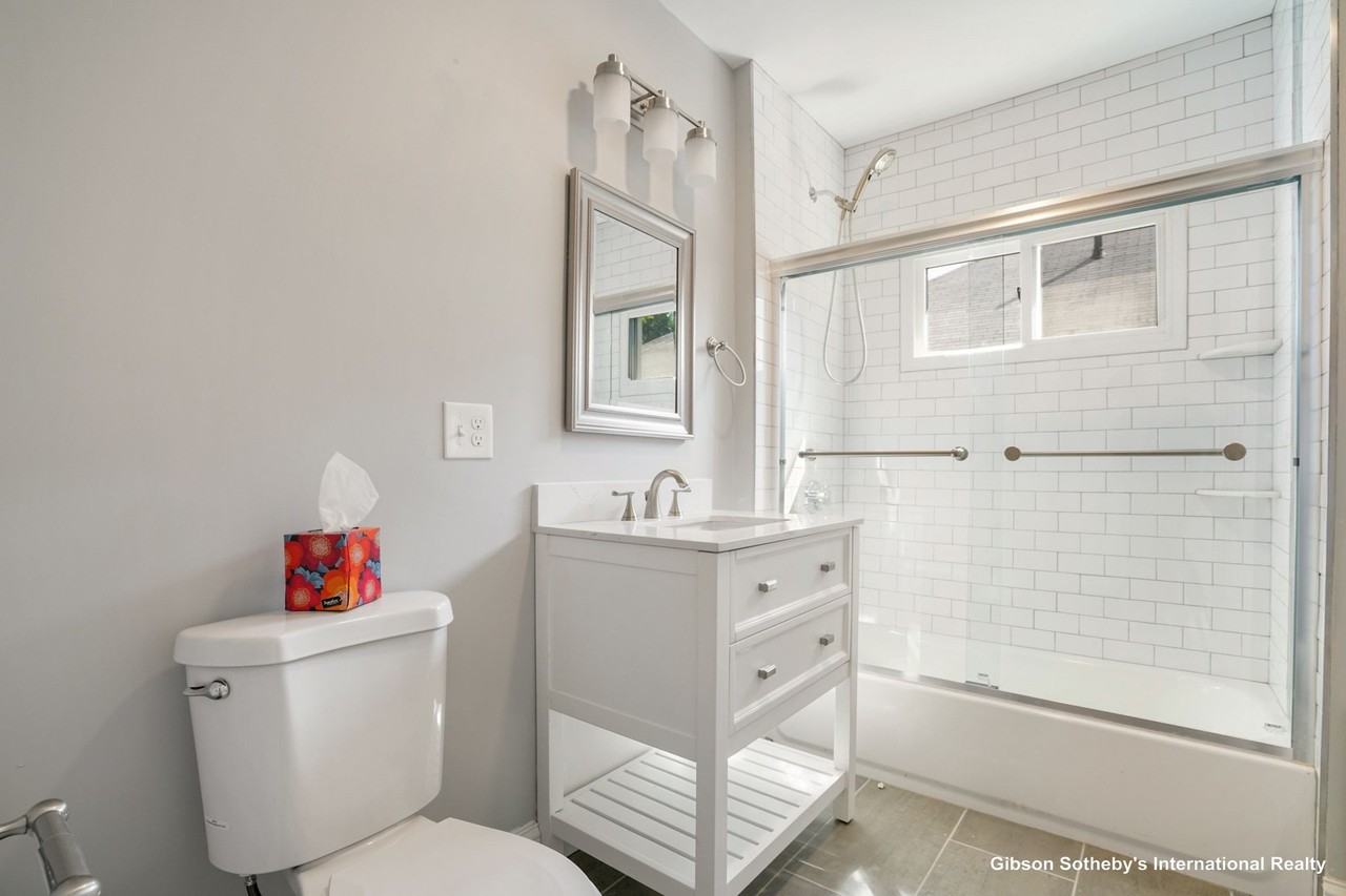 107 Lake St #2 - Photo 6 of 30