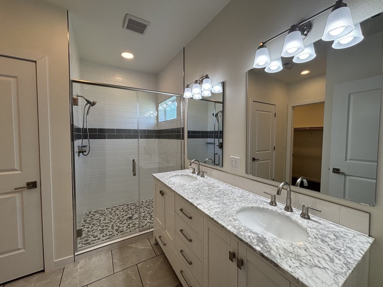 709 Wyatt St - Photo 4 of 14