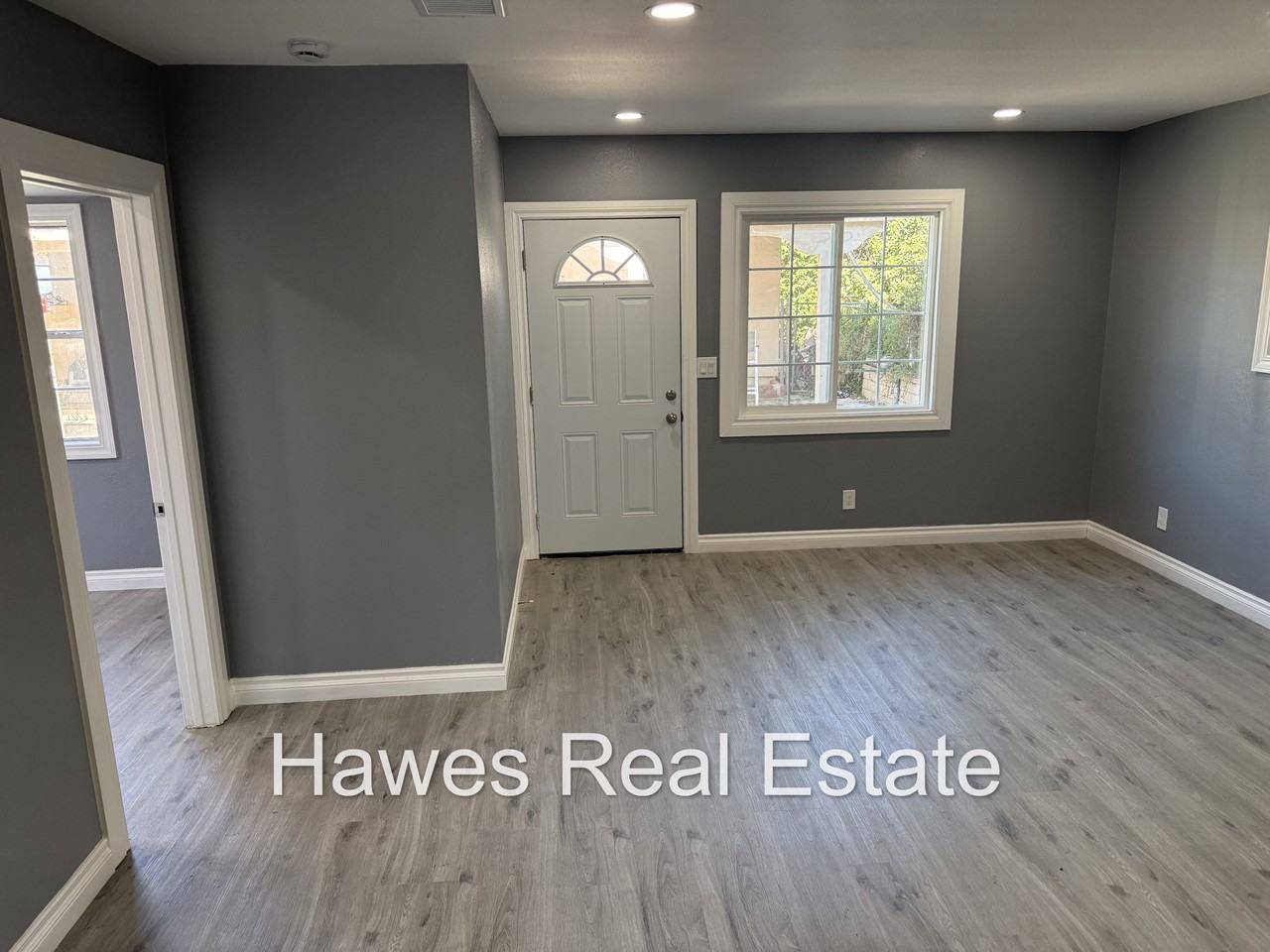 880 Hawthorne Pl - Photo 2 of 12
