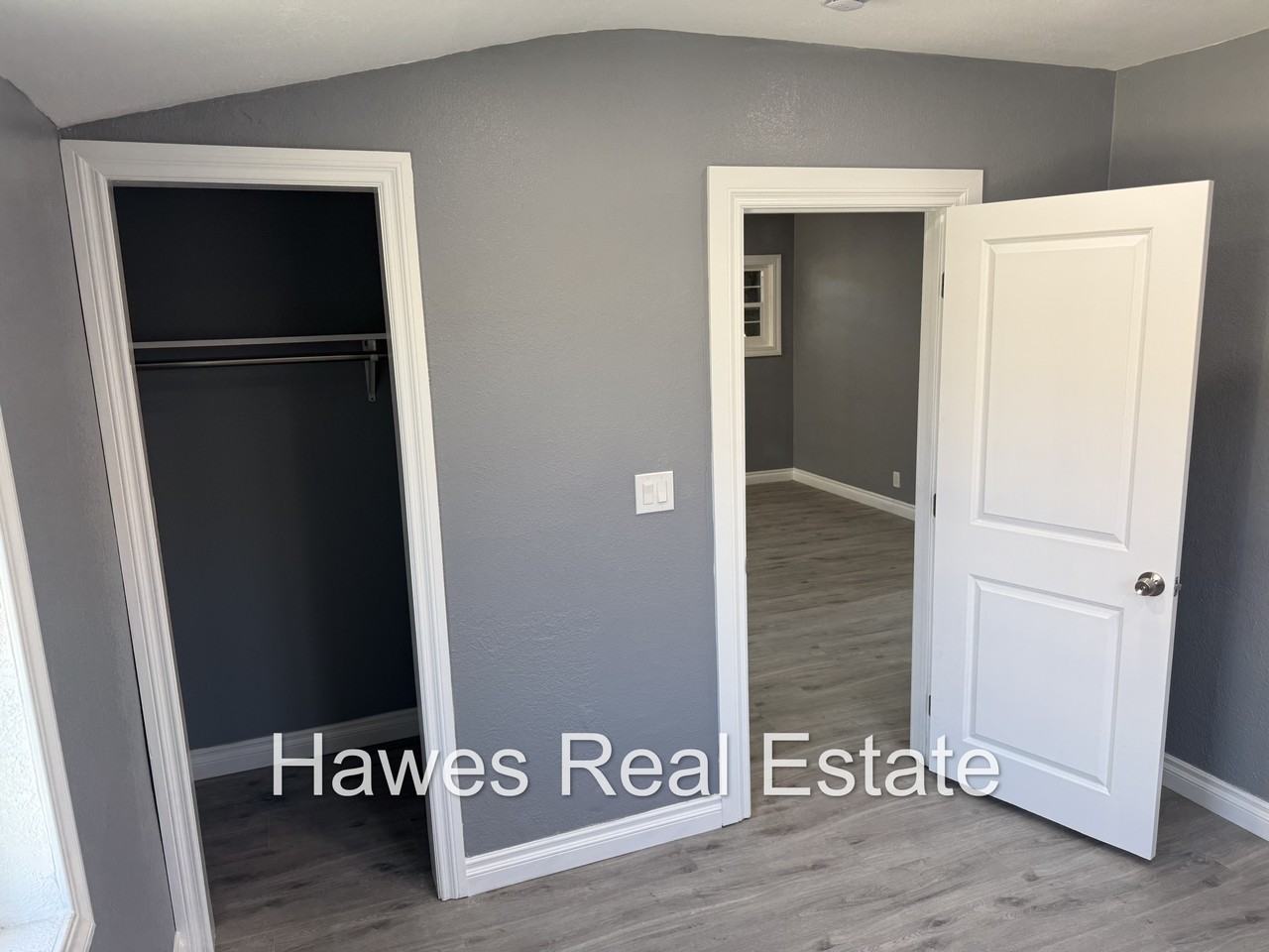 880 Hawthorne Pl - Photo 4 of 12