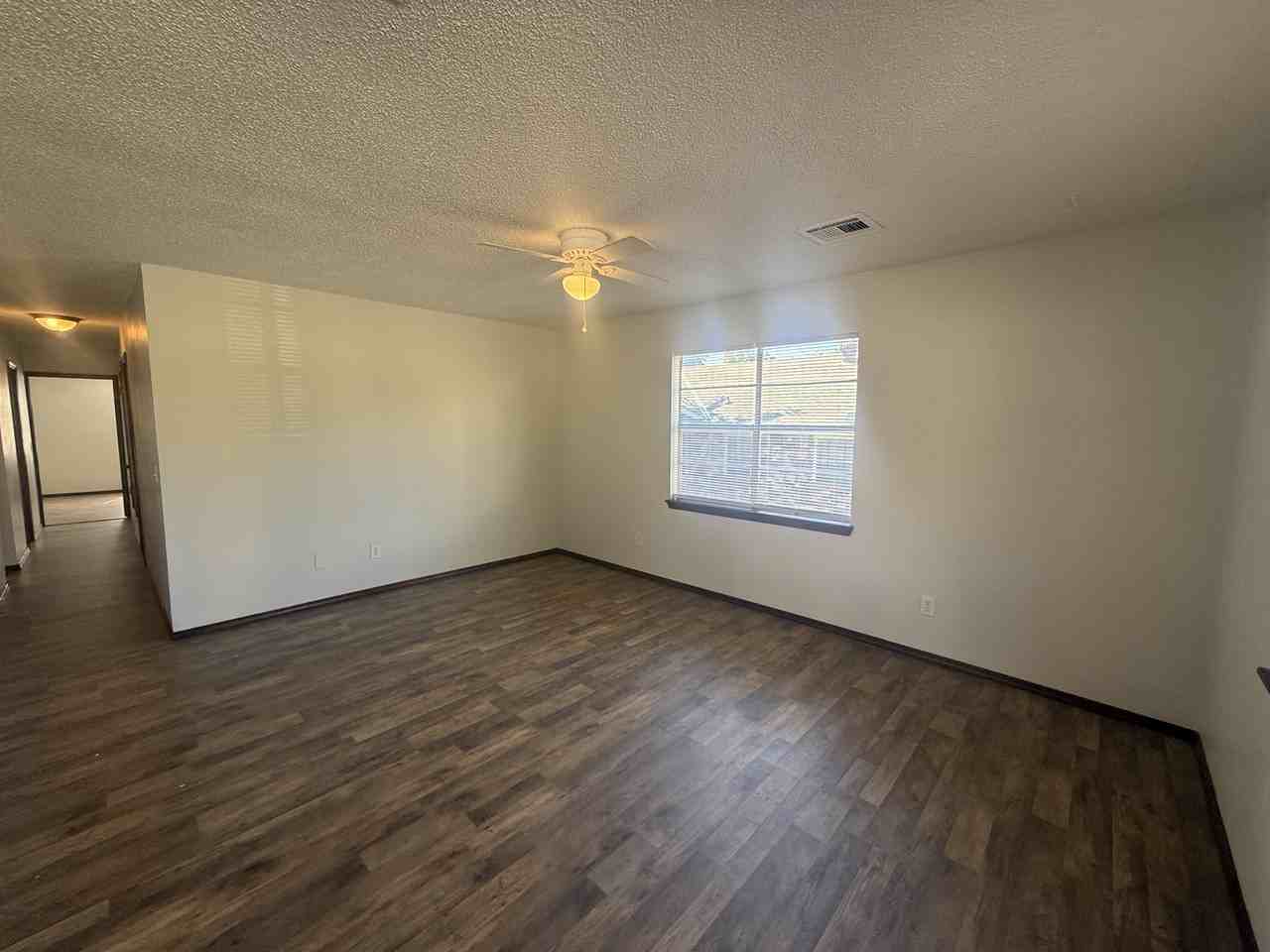 1410 Ne 11th St - Photo 2 of 13