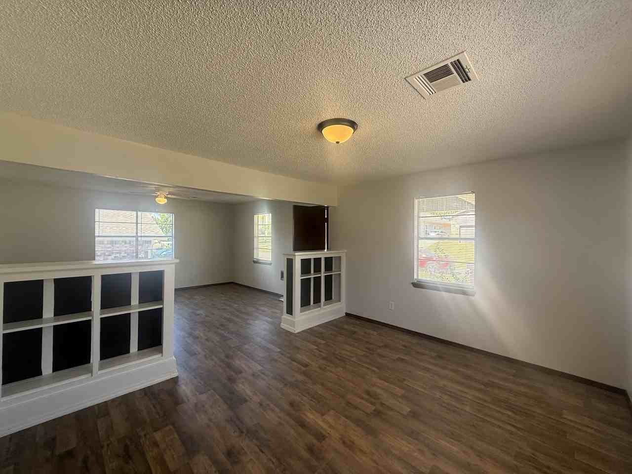 1410 Ne 11th St - Photo 4 of 13