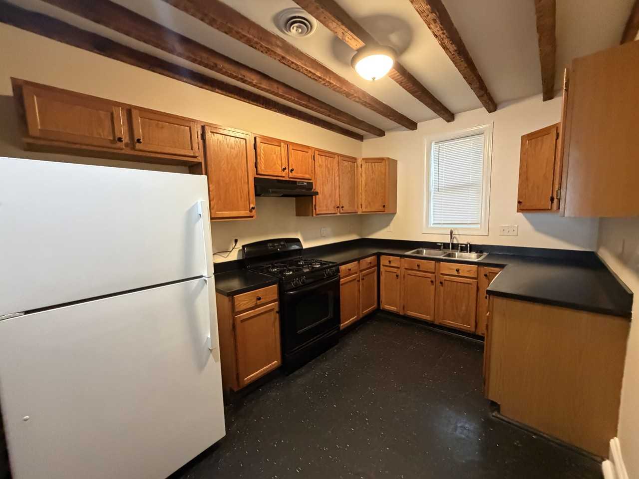 507 N Henry St - Photo 6 of 17
