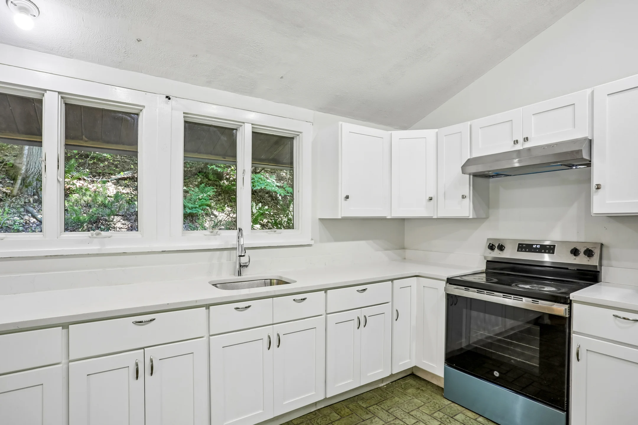 952 Haverstraw Rd #NA - Photo 4 of 19