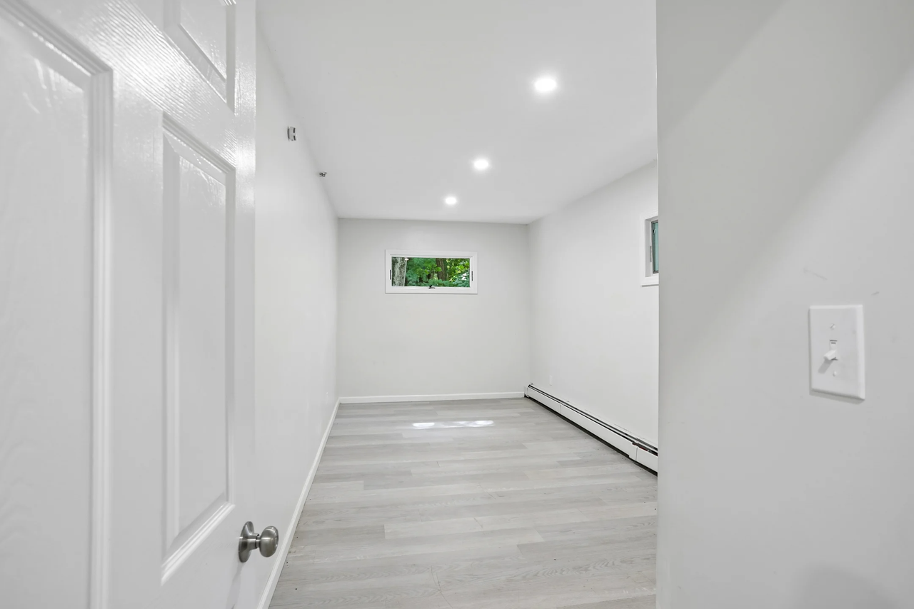 952 Haverstraw Rd #NA - Photo 5 of 19