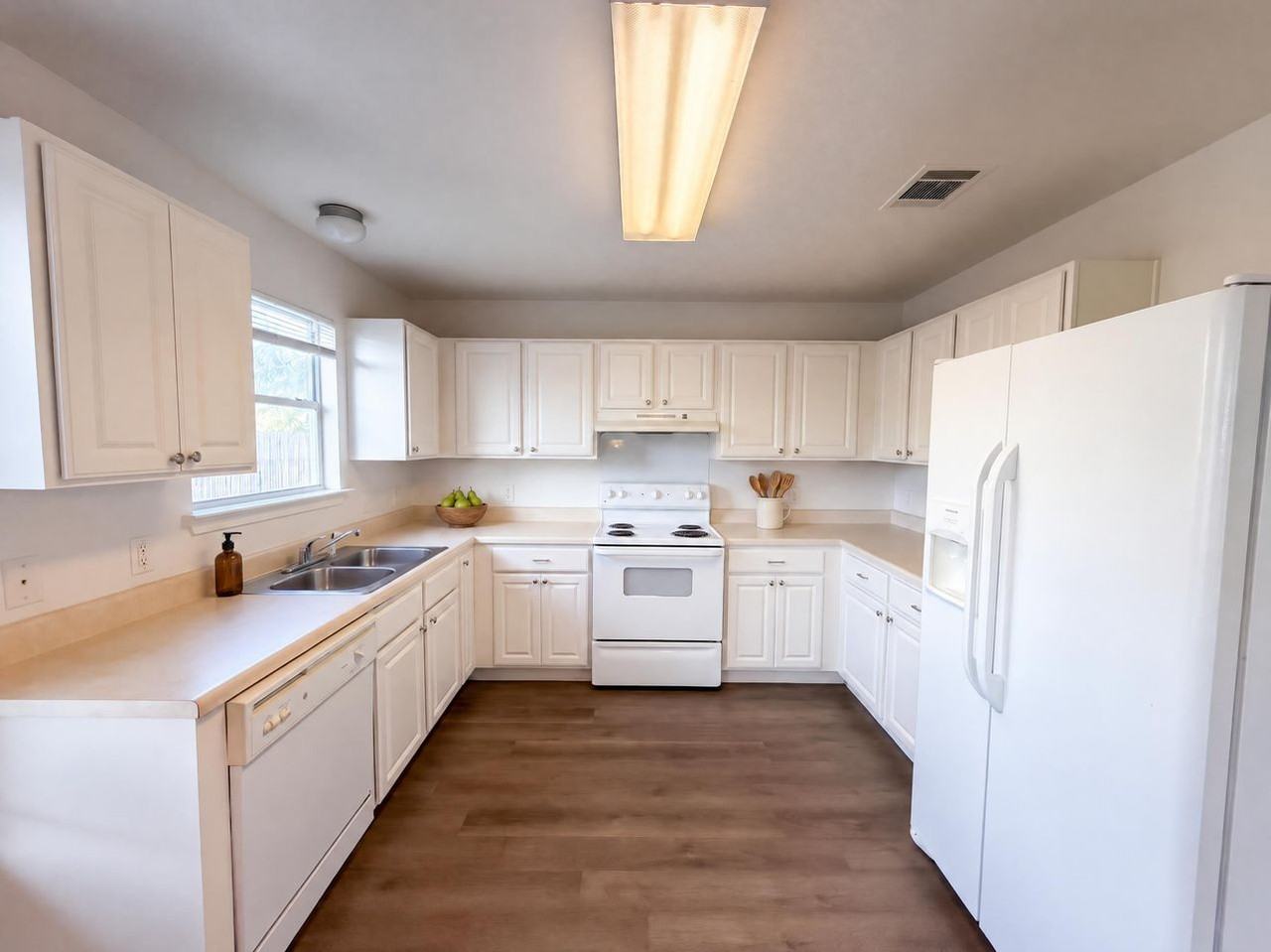 232 Phillips St #NA - Photo 2 of 7