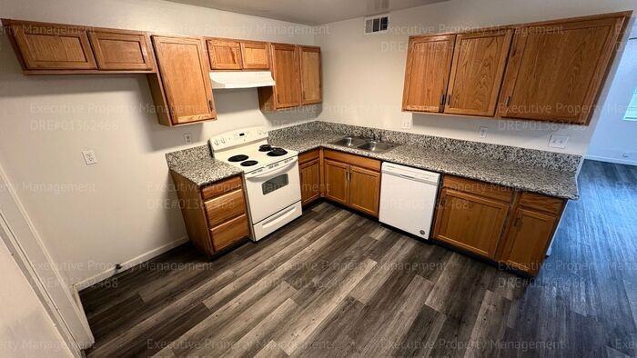 4309 Tierra Verde St #D - Photo 4 of 25
