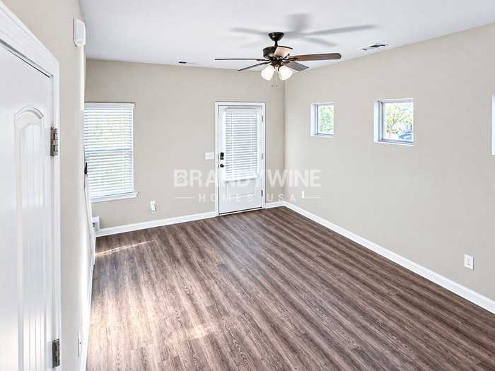 106 Howard Ave - Photo 4 of 20