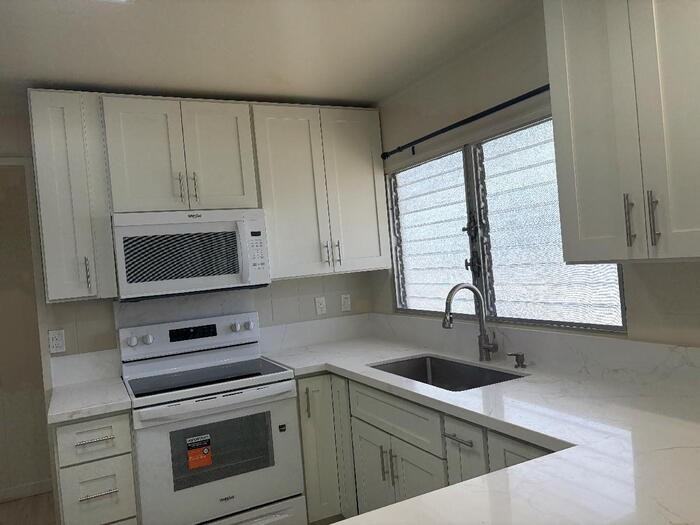 906 Mccully St #A - Photo 3 of 5