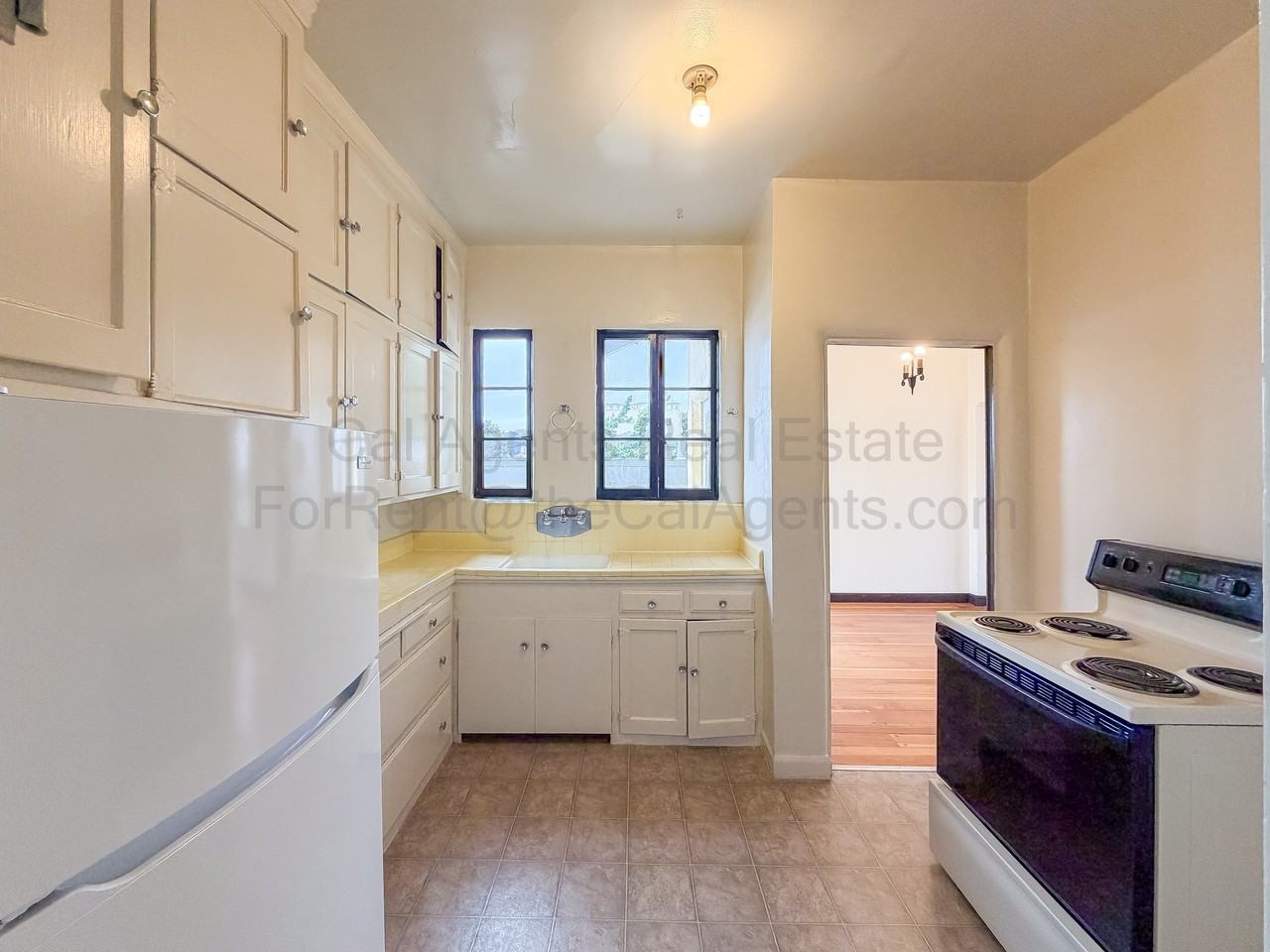 441 Merritt Ave - Photo 3 of 16