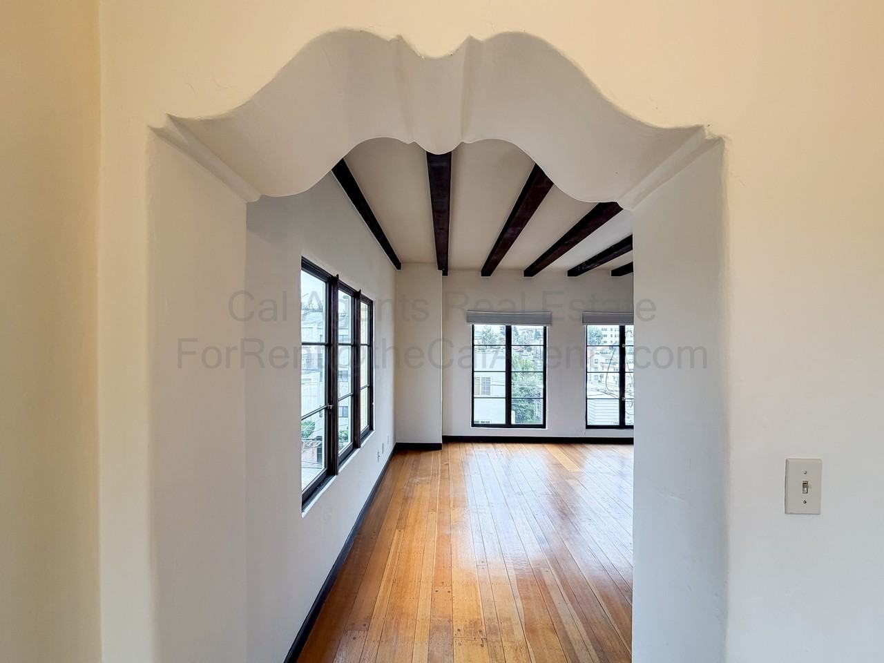 441 Merritt Ave - Photo 5 of 16