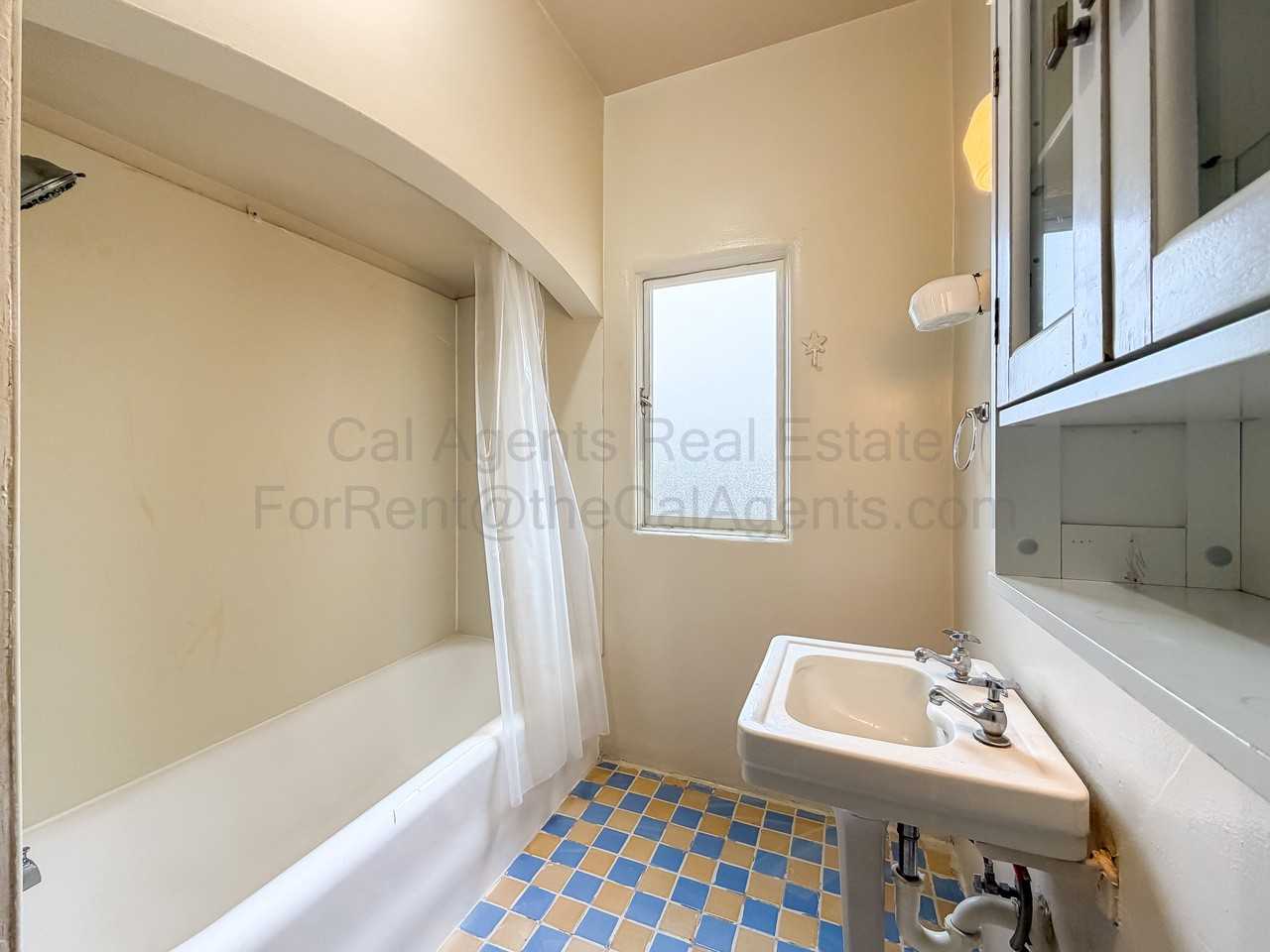 441 Merritt Ave - Photo 6 of 16