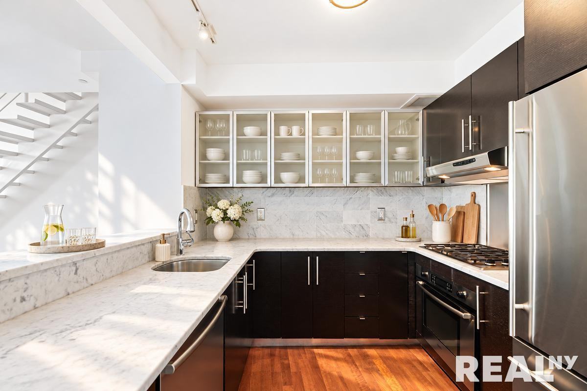 99 Gold St #PHG - Photo 3 of 17