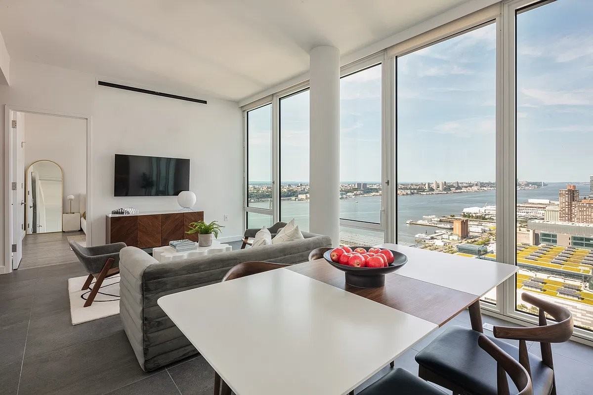 W 30th St #46D - Photo 2 of 20