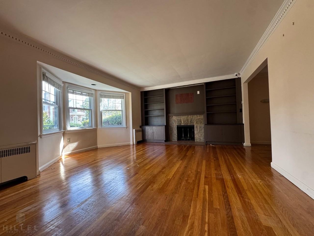 8148 192nd St - Photo 2 of 20