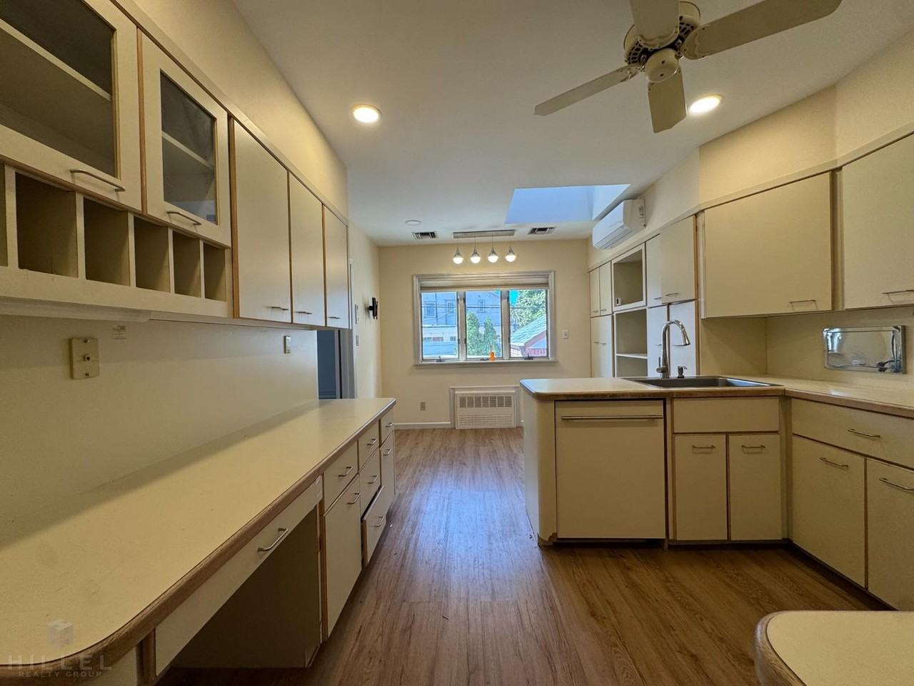 8148 192nd St - Photo 4 of 20