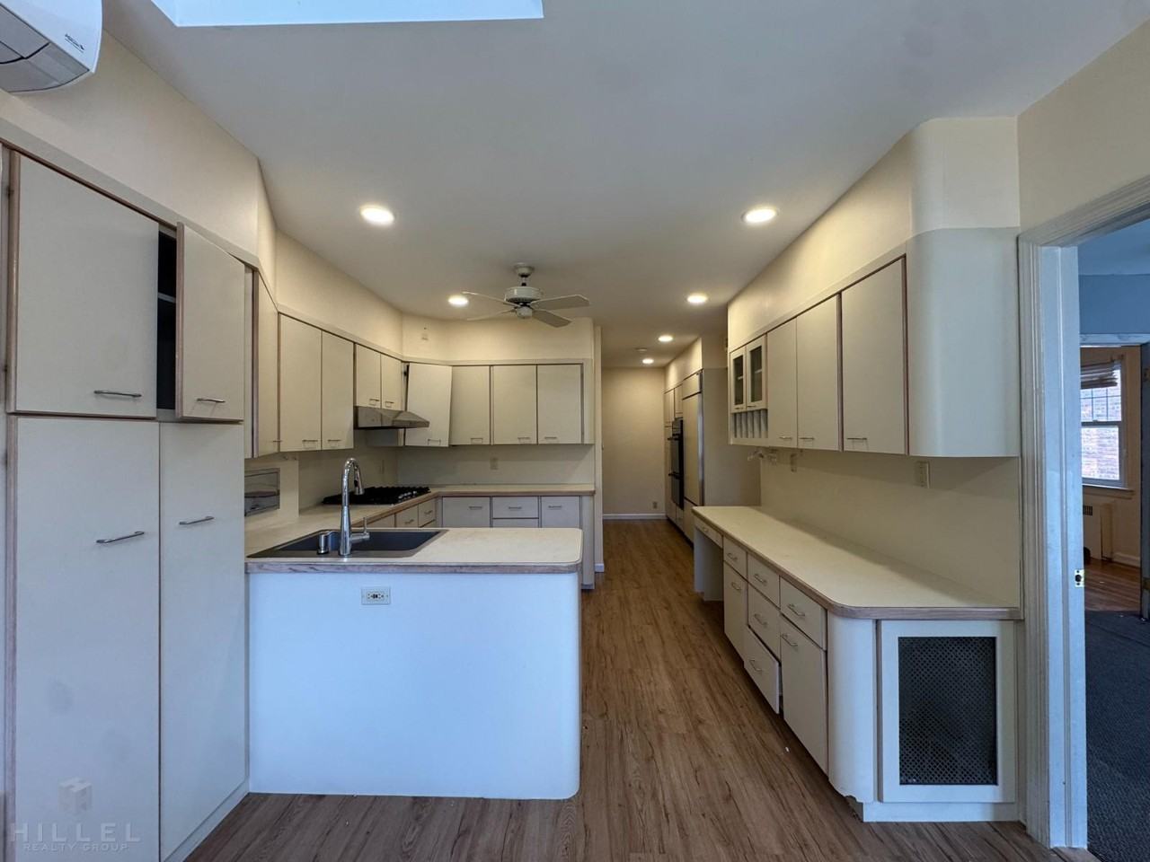 8148 192nd St - Photo 5 of 20
