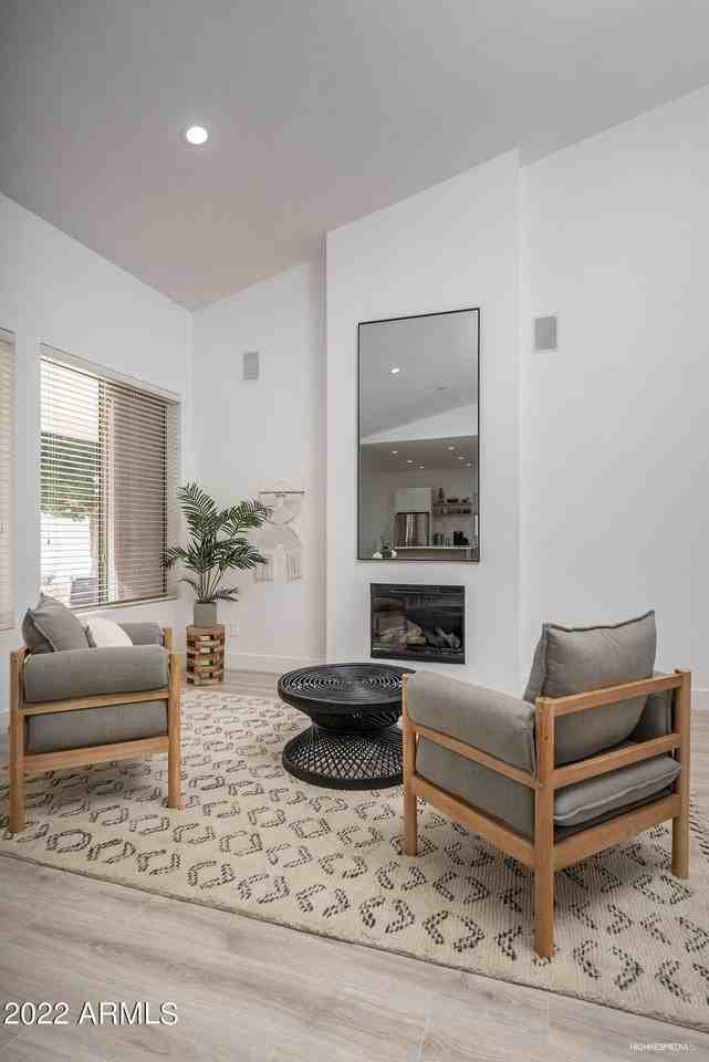 4707 E Robin Ln - Photo 5 of 16