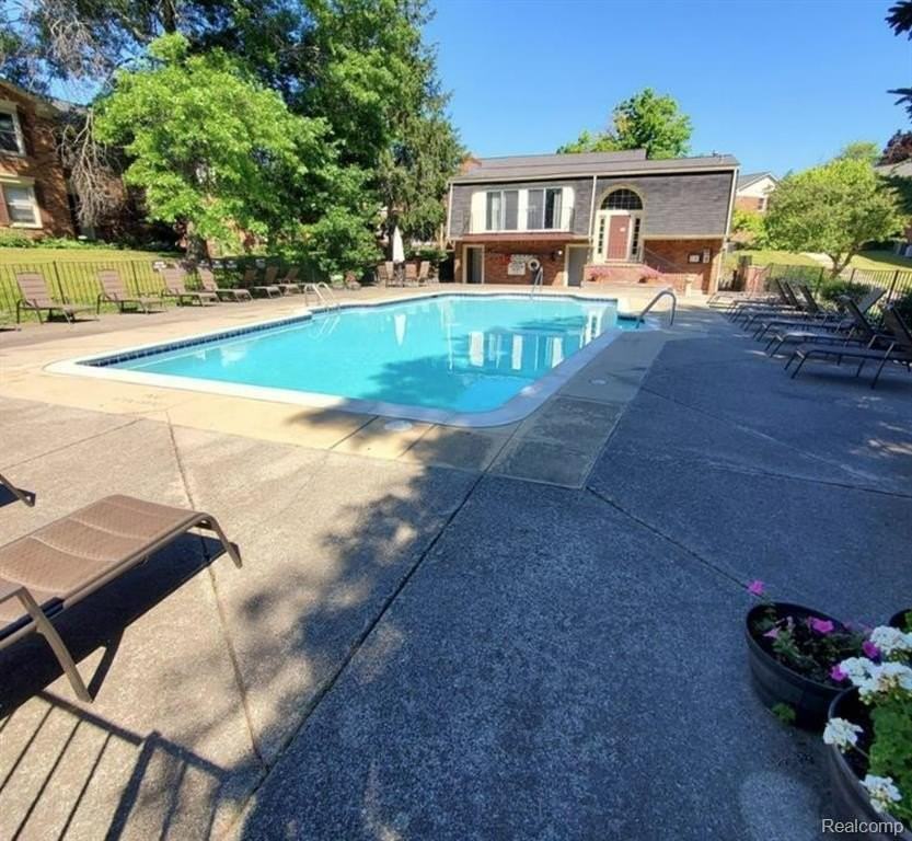 6318 Pepper Hill St - Photo 4 of 31