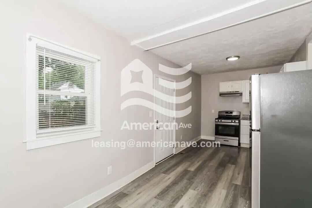 1119 Lincoln Ave #21 - Photo 4 of 10