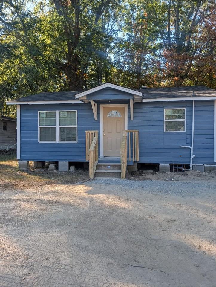 1010 E 38th Ave - Photo 2 of 4