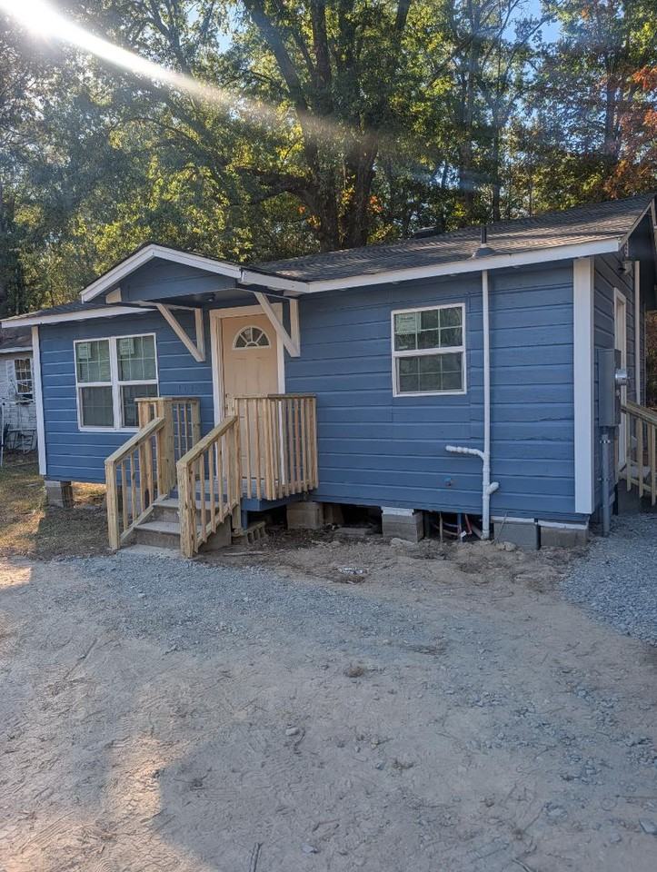 1010 E 38th Ave - Photo 3 of 4