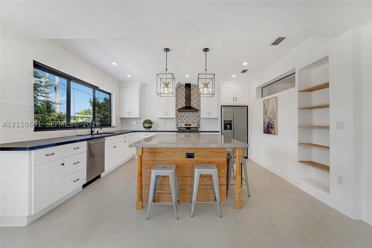 2022 Sw 82nd Ct - Photo 6 of 26