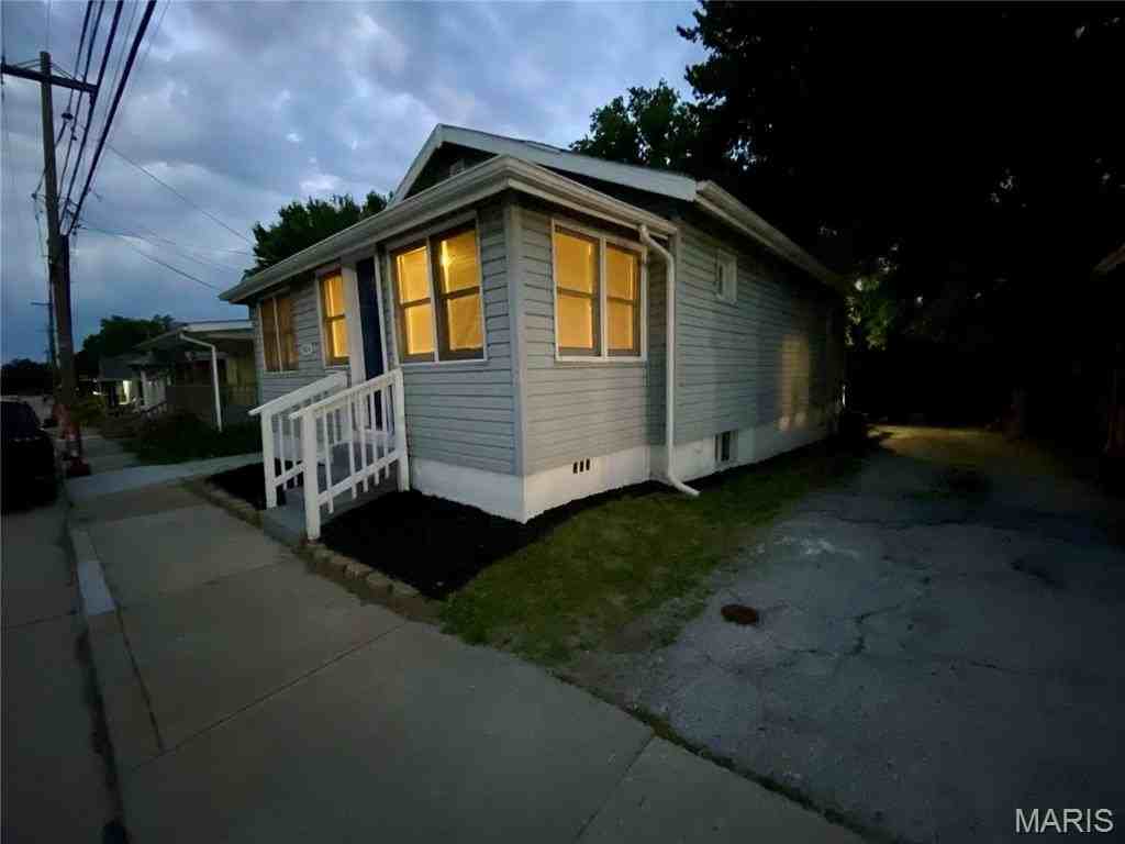 3804 N Hanley Rd - Photo 2 of 32