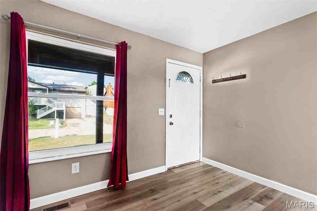 2522 Weymouth Dr - Photo 5 of 33