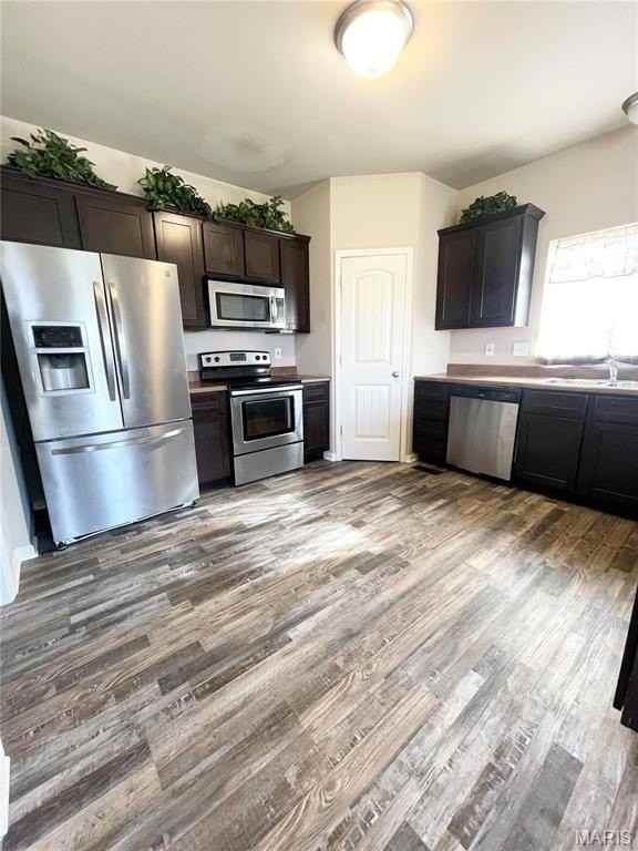 853 Bluff Ridge Ln - Photo 4 of 19