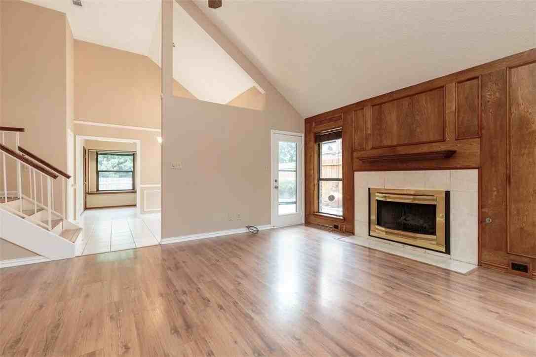 1203 Laurel Ln - Photo 3 of 27