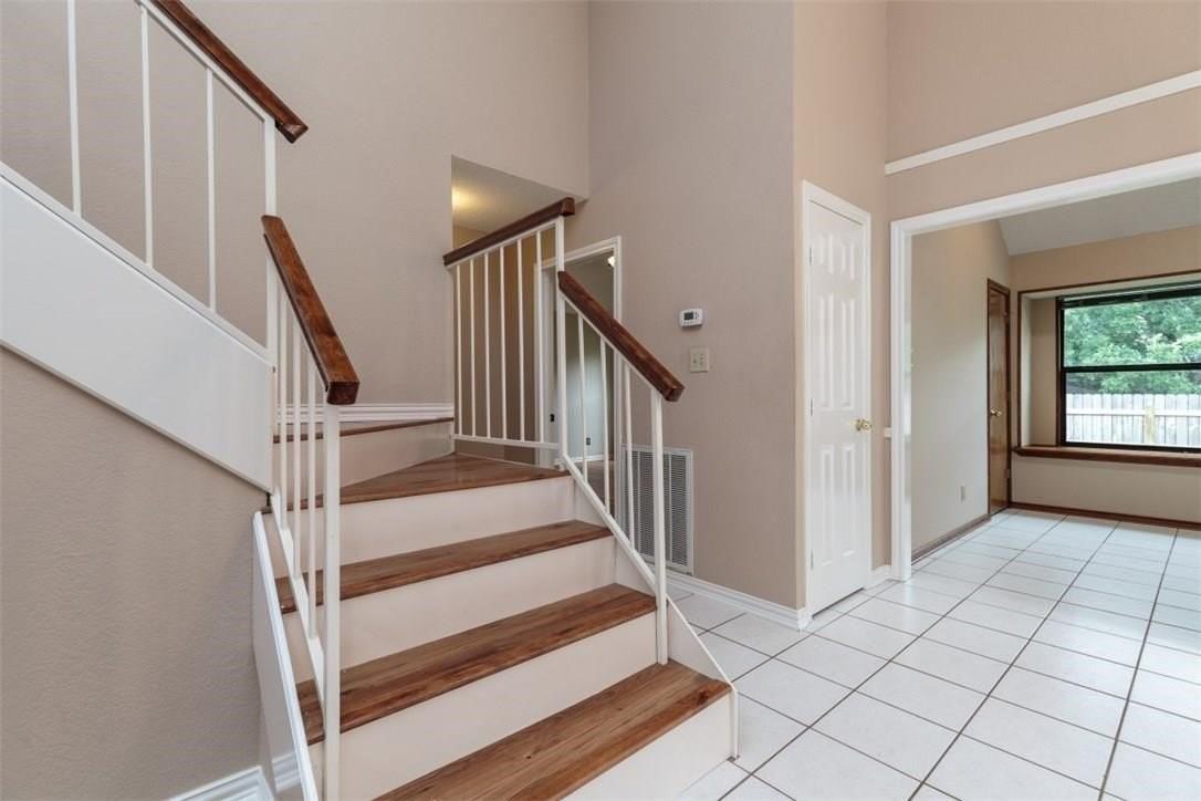 1203 Laurel Ln - Photo 5 of 27