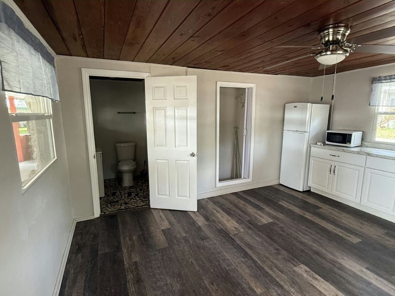 14035 W River Road Cabin D - Photo 4 of 11