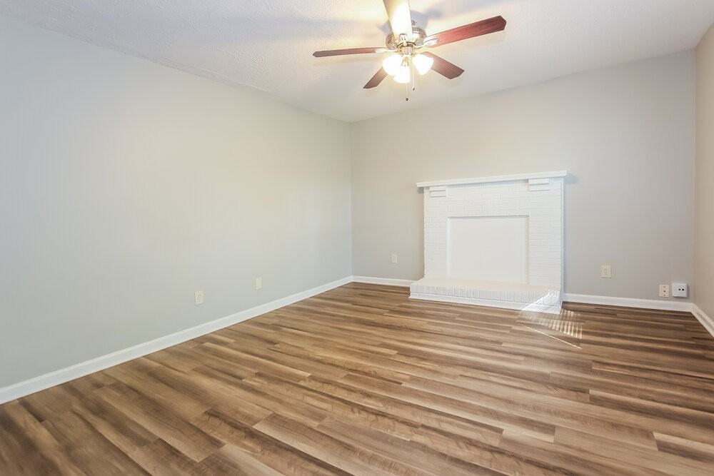 1331 Susan St - Photo 4 of 16