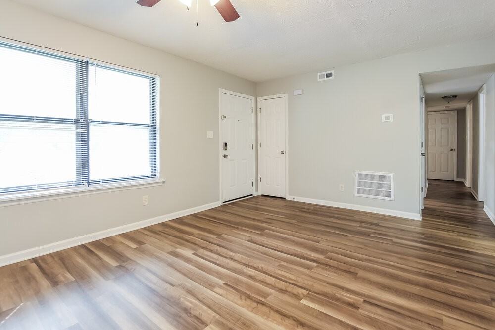 1331 Susan St - Photo 5 of 16