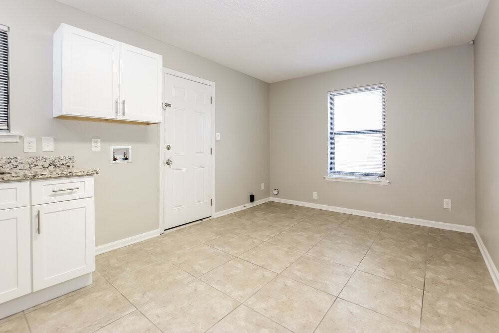 1331 Susan St - Photo 7 of 16