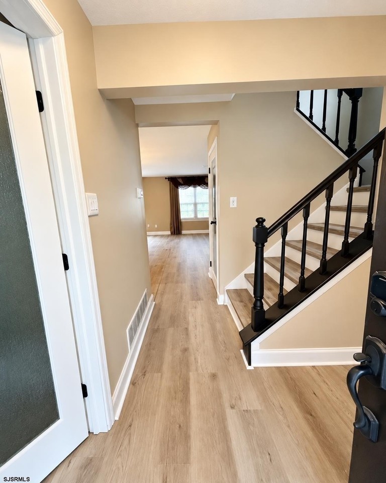 23 Allison Pl - Photo 2 of 23