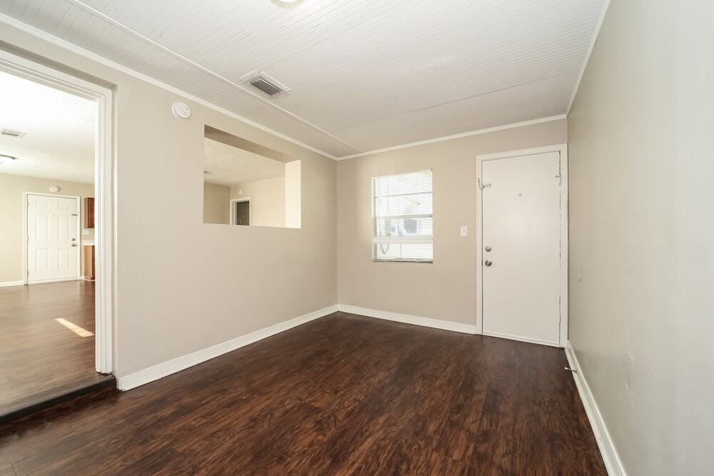 7103 King Arthur Rd N - Photo 3 of 16