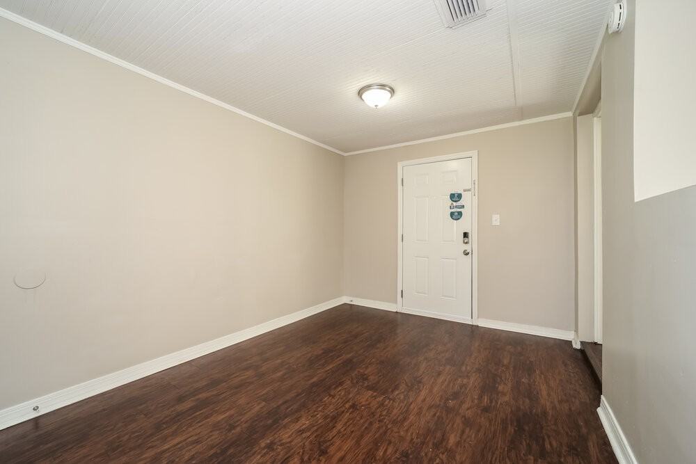 7103 King Arthur Rd N - Photo 4 of 16