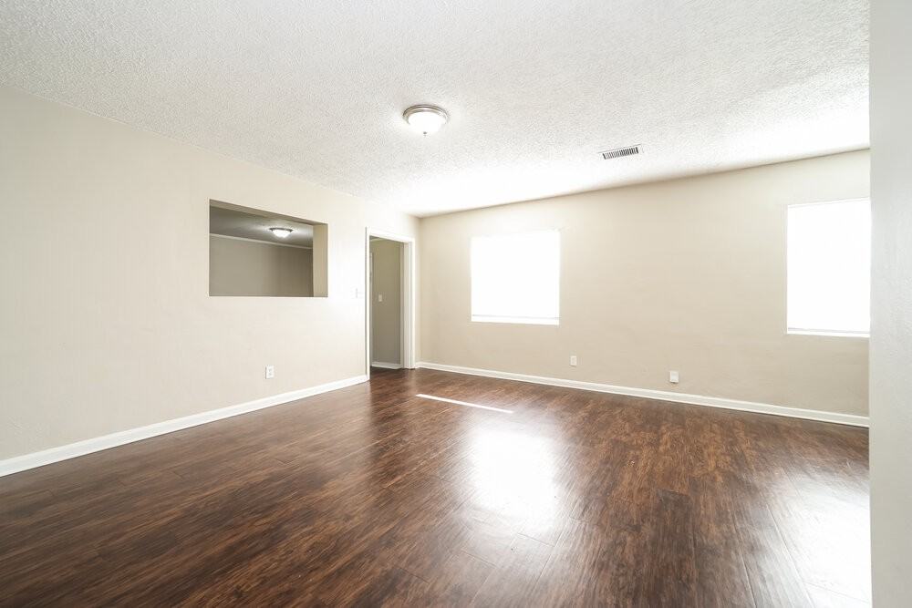 7103 King Arthur Rd N - Photo 6 of 16