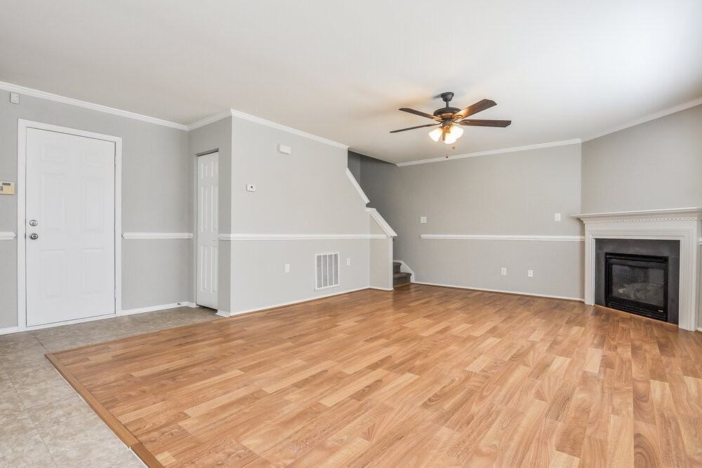1005 Breeze Ln - Photo 2 of 16